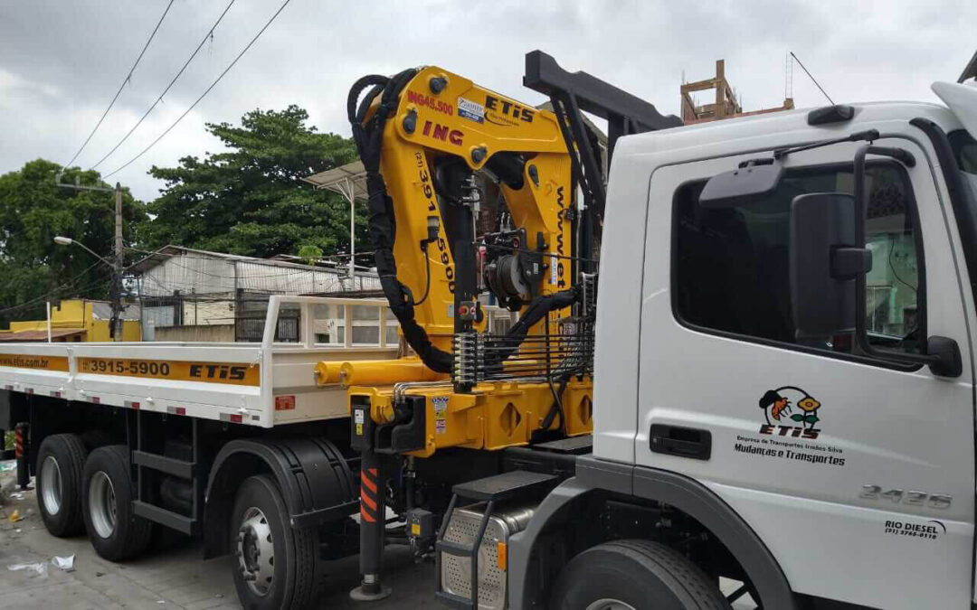 Aluguel de caminhão munck: Transporte de peças industriais