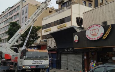 Equipe e veículos especializados no transporte de equipamentos médicos na zona sul do Rio de Janeiro