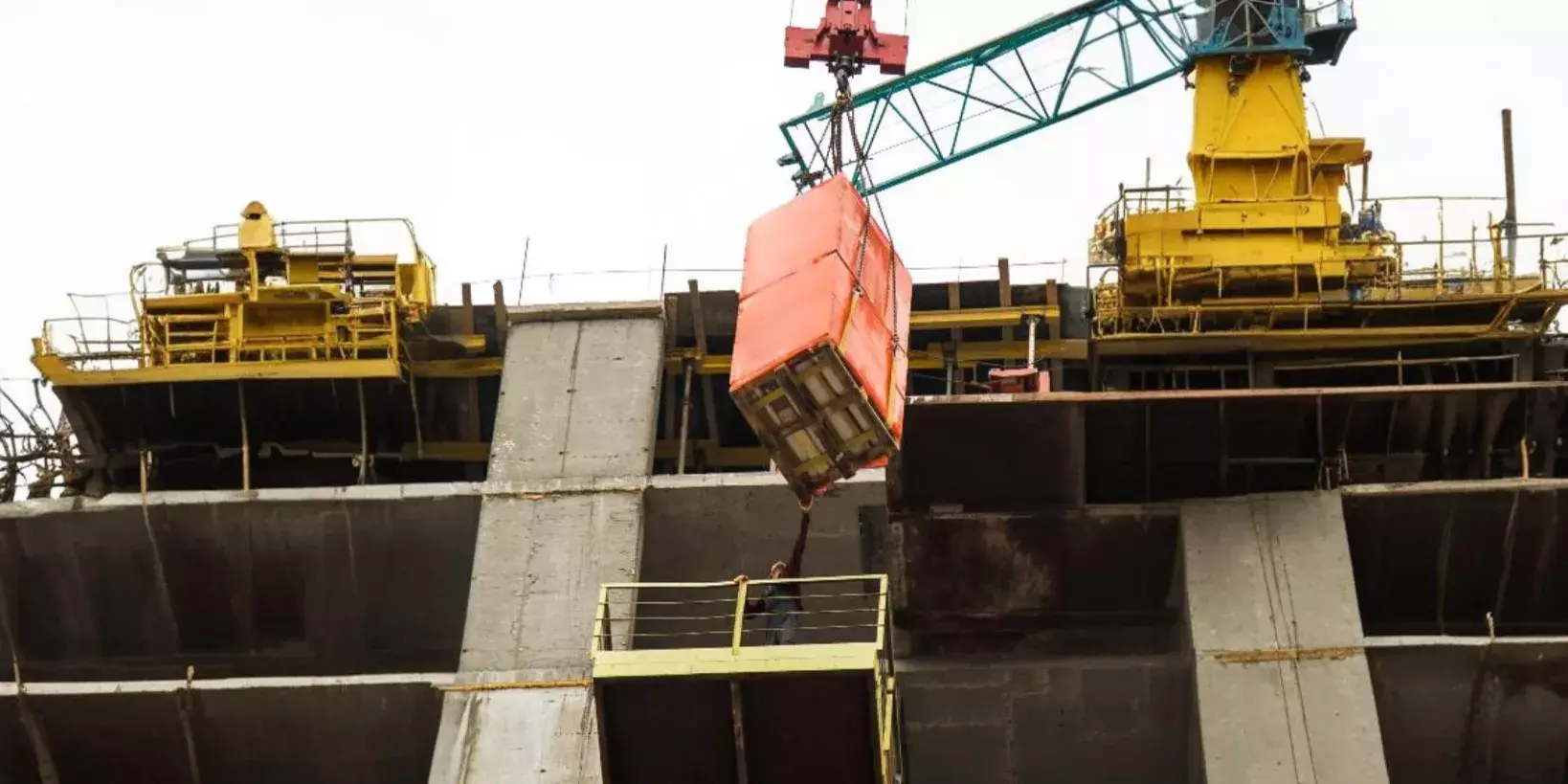 Segurança do Trabalho: Práticas Essenciais para Içamento de Equipamentos em Canteiros de Obras Segurança do Trabalho: Práticas Essenciais para Içamento de Equipamentos em Canteiros de Obras